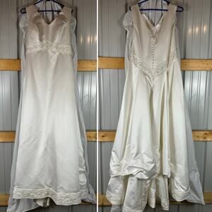 Casablanca 41x34 Ivy Colored Wedding Dress- Needs Cleaning- Elegant W Beadwork